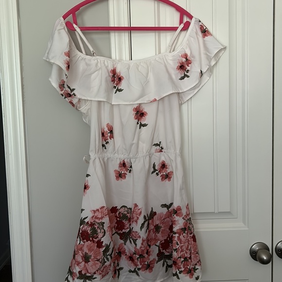 NWT Off the shoulder floral ruffled dress - Picture 5 of 6